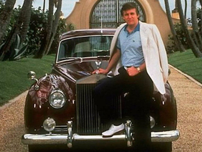 Donald Trump (từ 2017 đến nay): Sở hữu khối tài sản khổng lồ cùng một cá tính mạnh, không khó hiểu khi Donald Trump là tổng thống Mỹ có nhiều chiếc xe đắt tiền nhất. Trong đó, chiếc xe đầu tiên và cũng là chiếc xe yêu thích nhất của ông Donald Trump là chiếc Rolls-Royce Silver Cloud 1956 được sản xuất theo yêu cầu riêng của ông.