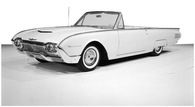 John F. Kennedy (1961-1963): Ford Thunderbird 1961 là chiếc xe của Tổng thống Kennedy diễu hành trong lễ nhậm chức năm 1961. Đây là thế hệ đầu tiên của dòng T-Bird với phong cách “Bullet Bird” gợi liên tưởng đến hình ảnh cây thương. Ảnh: Carfax