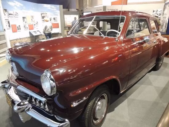 George H. W. Bush (1989-1993): Giống với Jimmy Carter, Studebaker 1947 cũng là chiếc ôtô đầu tiên của Bush “cha” sở hữu và từng được ông sử dụng thường xuyên trong khoảng thời gian trước khi trở thành người đứng đầu nước Mỹ. Ảnh: Tripadvisor