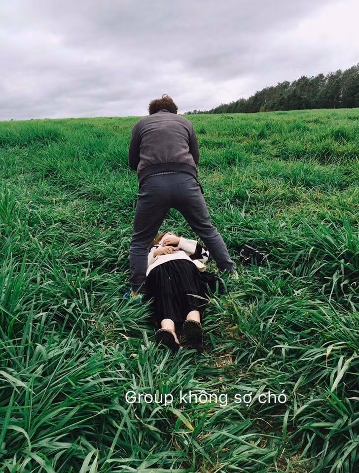 Những bức ảnh hậu trường sống ảo này khi được đăng tải ngay lập tức đã được nhiều người chú ý và không ngừng chia sẻ rộng rãi trên MXH.