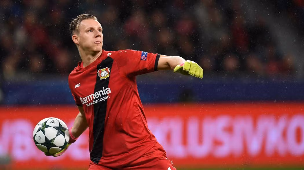 AC Milan lên kế hoạch chiêu mộ Bernd Leno: Trang Bild cho hay ban lãnh đạo đội chủ sân San Siro xem Bernd Leno là mục tiêu hàng đầu thay thế Gianluigi Donnarumma. Trước đó, Donnarumma thông báo sẽ chia tay AC Milan, do vậy câu lạc bộ thành Milan quyết định đàm phán với Bayer Leverkusen nhằm chiêu mộ Bernd Leno. Ảnh: Bild