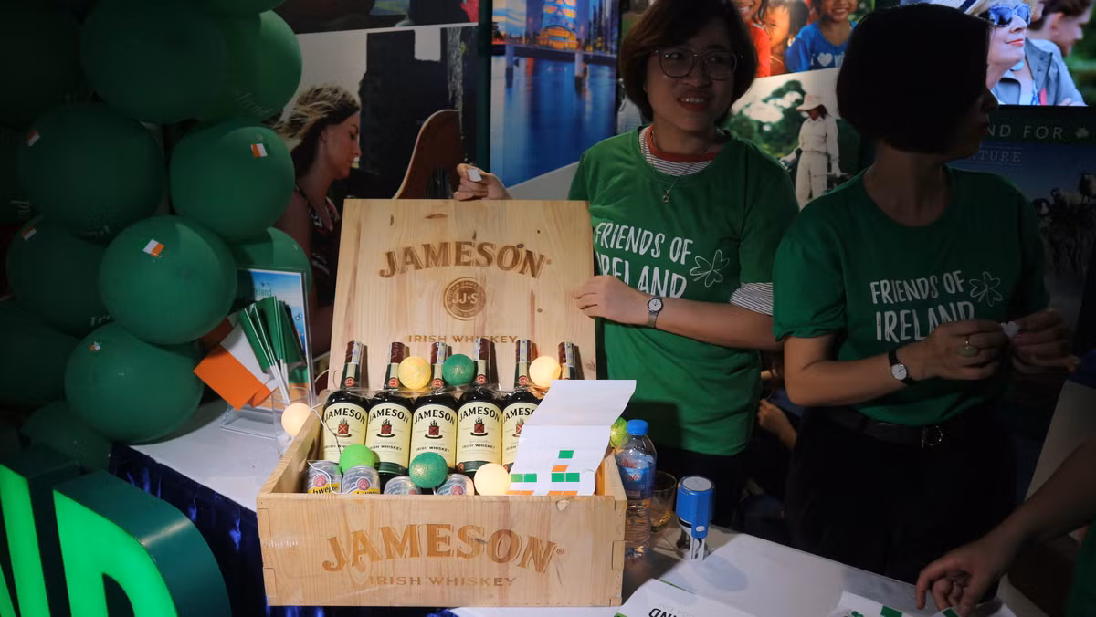 Trong Lễ khai mạc sẽ diễn ra nhiều hoạt động biểu diễn nghệ thuật như: Biểu diễn acapella của nhóm Berywarm (Pháp), guitar của Tây Ban Nha và nhạc jazz của Hà Lan. Tại sân khấu ngoài trời sẽ có hoạt động biểu diễn cà kheo của 50 nghệ sĩ đến từ Bỉ và khúc côn cầu đường phố của Cộng hòa Séc.