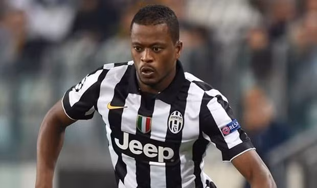 Bà đầm già thành Turin là Juventus vẫn chưa xem xét gia hạn hợp đồng cho Evra. Vấn đề lớn nhất của cầu thủ người Pháp này đó là tuổi tác đã khiến anh không còn được sự dẻo dai như trước.