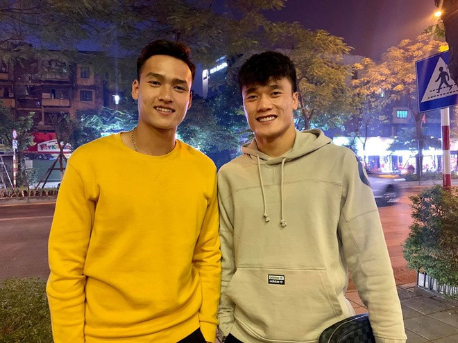 Tại đội U23 Việt Nam, Việt Anh thân thiết với các cầu thủ như Bùi Tiến Dũng, Quang Hải, Hà Đức Chinh.