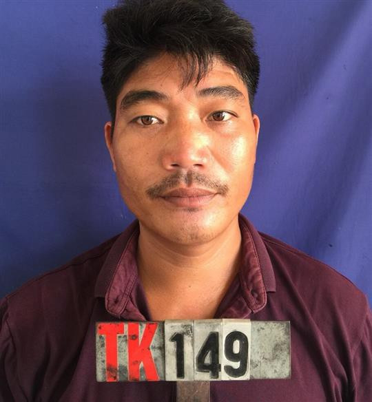 Phat hien vo nhan tin, chong lien toi nha chem “tinh dich”