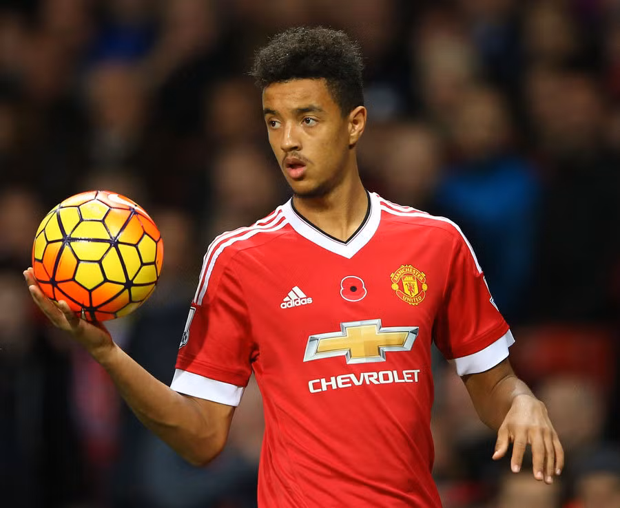 "Mỏng cơm" nhưng nhanh hơn sóc, Cameron Borthwick-Jackson là cầu thủ án ngữ hành lang trái của M.U và hay lên sau từng trận đấu là từ mà nhiều người dùng để đánh giá cầu thủ này.