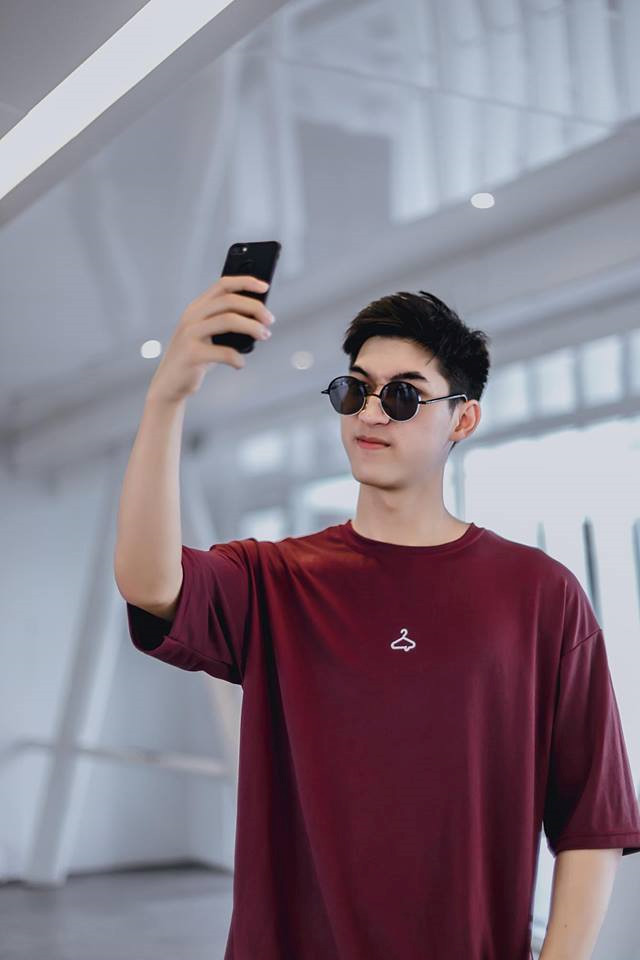 Sở hữu gương mặt điển trai cùng chiều cao 1,85 m, Thongpaseuth gắn với danh xưng nam vương tại trường ĐH Tôn Đức Thắng.