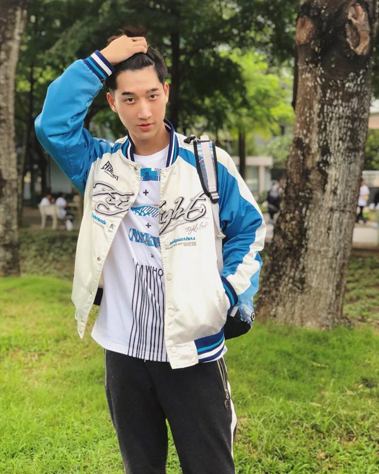 Sau khi xuất hiện trên một số diễn đàn "ngắm trai đẹp", Thongpaseuth được nhiều cô gái tìm kiếm và vào trang cá nhân thả tim cho các bức ảnh điển trai.