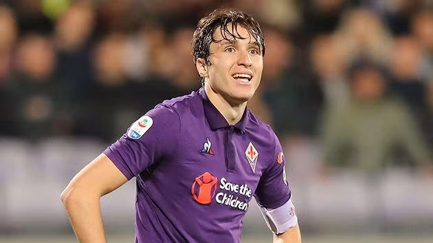Federico Chiesa đang là cái tên được săn đón nhiều nhất ở Serie A nói riêng và châu Âu nói chung. Juventus là một trong những đội bóng muốn có sự phục vụ của chàng trai này 21 tuổi này nhưng chủ tịch Fiorentina lại nói không.