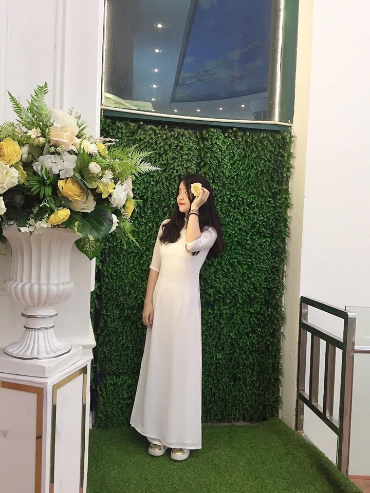 Biến nỗi buồn thành động lực thay đổi chính mình, Hương Ly quyết tâm thoát khỏi cuộc sống trầm lặng, mặc cảm bằng quyết tâm lột xác để người khác có cái nhìn tích cực hơn.