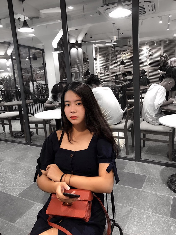 Câu chuyện lột xác của nữ sinh "Thành phố Cảng" nhanh chóng nhận được sự quan tâm của đông đảo cư dân mạng. Ai nấy đều tán thưởng sự nỗ lực thay đổi của Ly và hết lời khen ngợi ngoại hình xinh xắn hiện tại của cô nàng.