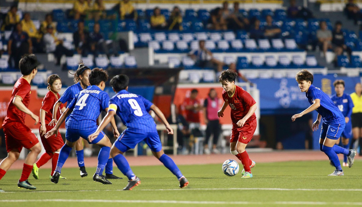 Sự căng thẳng khiến hai đội buộc phải bước vào hiệp phụ để thi đấu. Chính lúc này, bản lĩnh của nhà vô địch đã được bộc lộ.