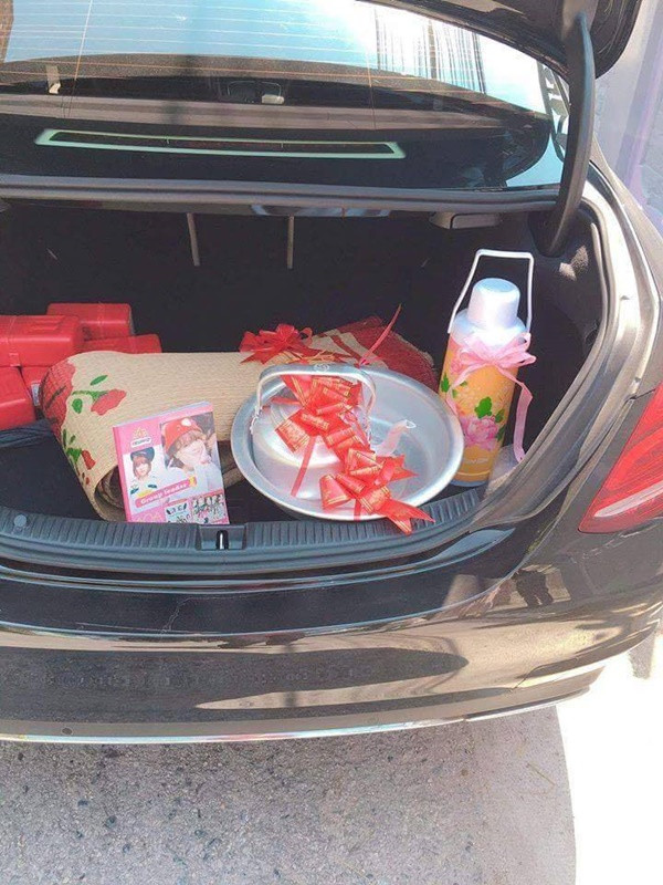 Dân mạng đều cho rằng, tặng quà thế này khá hay không quá nặng về mặt vật chất mà cô dâu, chú rể cũng đỡ mất công đi sắm và rất hữu ích.