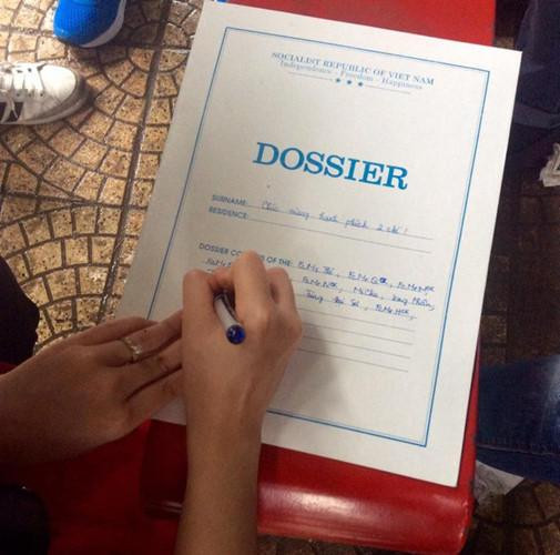 Trước đó, không ít lần dân mạng đã phải ôm bụng cười bò trước những bức ảnh ghi lại món quà cưới đặc biệt được chia sẻ.