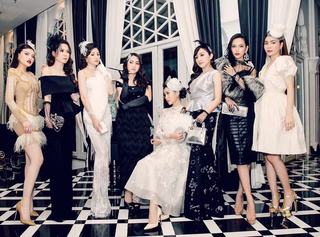 Vì lý do xinh đẹp, tài năng nên những bức ảnh chụp lại mỗi khi hội họp của 8 người luôn nhận được cư dân mạng trầm trồ khen ngợi một cách khá nhiệt tình.