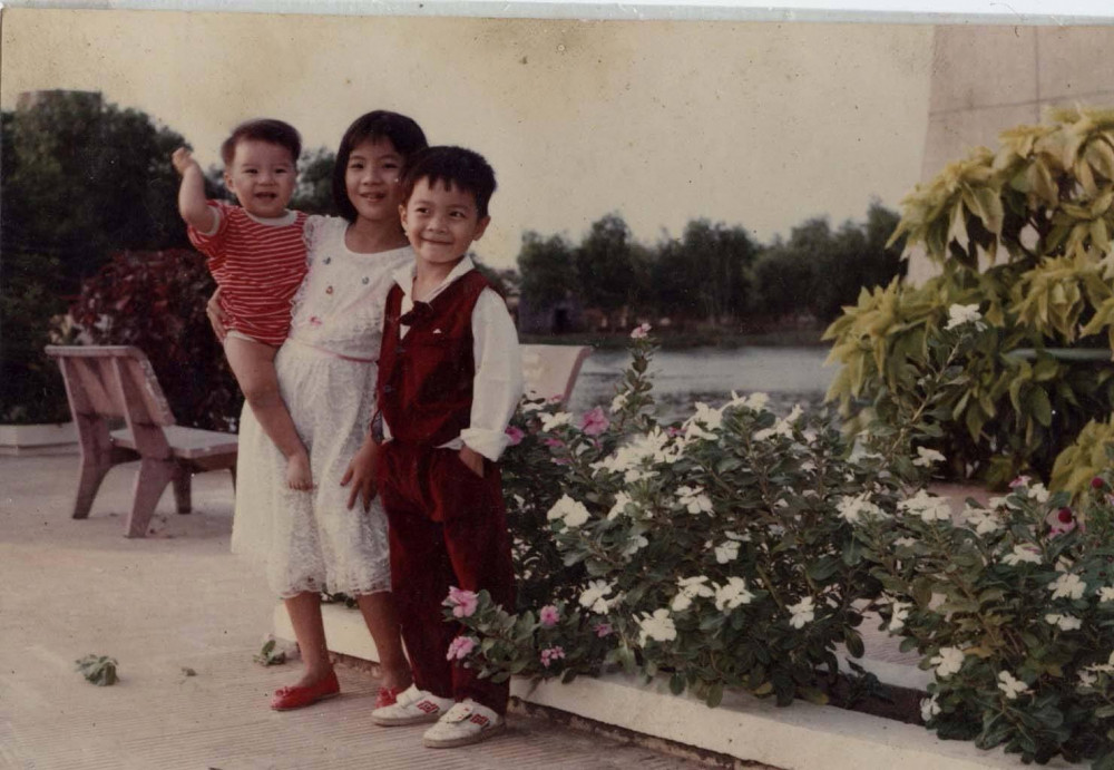 Ba chị em Mỹ Phụng - Quốc Cơ - Quốc Nghiệp. Hai anh em "hoàng tử xiếc" là những nghệ sĩ xiếc trẻ nhất được phong tặng danh hiệu NSƯT. Quốc Cơ nhận danh hiệu này khi 28 tuổi còn Quốc Nghiệp 26 tuổi.