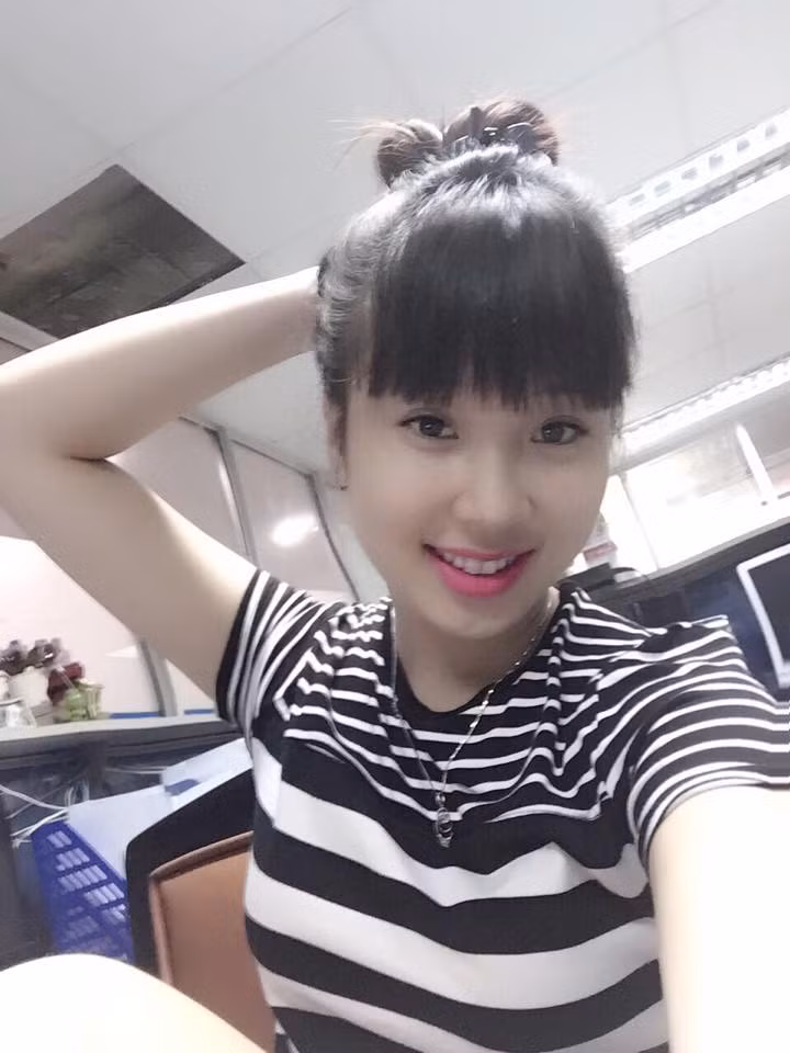 Tại vòng 13 V.League 2015, tranh thủ thời gian được nghỉ Nguyễn Hằng đã lặn lội vượt 150km từ Hà Nội về Thanh Hóa để cổ vũ người yêu thi đấu trong trận FLC Thanh Hóa giành chiến thắng 4-3 trước ĐTLA.