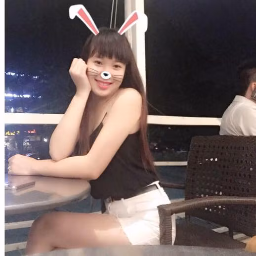 Chính vì cuồng nhiệt với bóng đá mà Nguyễn Hằng đã chọn người yêu lý tưởng của mình là cầu thủ.