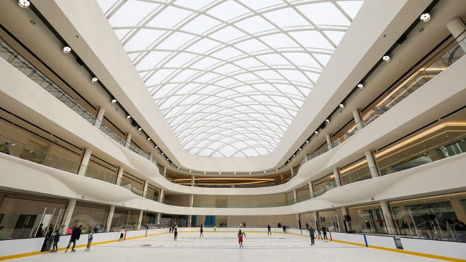 Tuy nhiên, đây chỉ mới là giai đoạn mở cửa đầu tiên với một số khu vực đi vào hoạt động như sân trượt băng, công viên vũ trụ Nickelodeon hay công viên nước DreamWorks. Phần còn lại của American Dream sẽ đi vào hoạt động trong tháng 3/2020. Ảnh: CNBC.