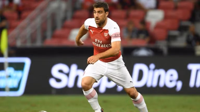 Theo xác nhận của HLV Unai Emery, trung vệ Sokratis gần như chắc chắn không thể tham dự trận đấu với Leicester vào thứ Hai tới vì chấn thương vừa dính phải khi trở về khoác áo ĐT Hy Lạp.