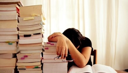 Nhiều sinh viên đóng được học phí nhưng lại phải đi học lại những môn mà trước đây chỉ ước ao mình vừa đủ điểm để qua nhưng bất thành.