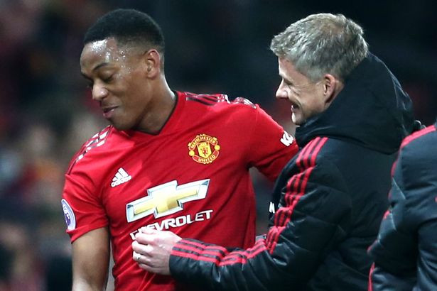 Việc gia hạn hợp đồng của Martial với MU gần như đã hoàn tất. Anh thậm chí còn thúc giục người đại diện Philippe Lamboley mau chóng kí vào thỏa thuận với phó chủ tịch điều hành của United, Ed Woodward.