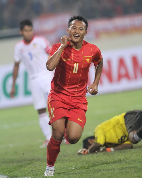 Danh sách những cầu thủ có thể hình hạn chế của ĐT Việt Nam có thêm cái tên Trọng Hoàng. Hoàng "bò" sở hữu chiều cao 1m68.