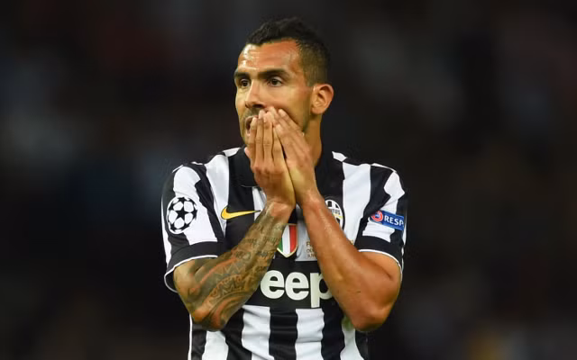 Trong khi rất nhiều các CLB lớn tại Premier League muốn có sự phục vụ thì Carlos Tevez lại chọn cách hồi hương để thi đấu cho CLB Boca Juniors.