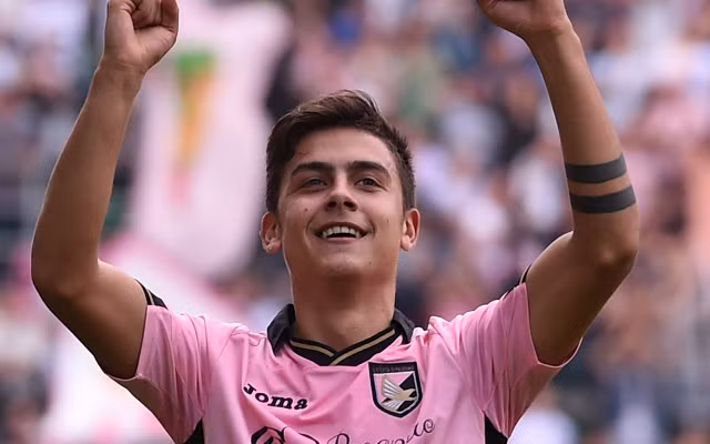  Paulo Dybala chuyển từ Palermo đến Juventus. Juventus nhanh chóng quên đi thất bại tại Premier League bằng bản hợp đồng với Dybala có trị giá 28 triệu bảng. Ngôi sao người Argentina đã có 13 bàn thắng sau 34 lần ra sân ở mùa giải trước. Dybala sẽ là sự thay thế vững chắc cho Carlos Tevez vừa ra đi.