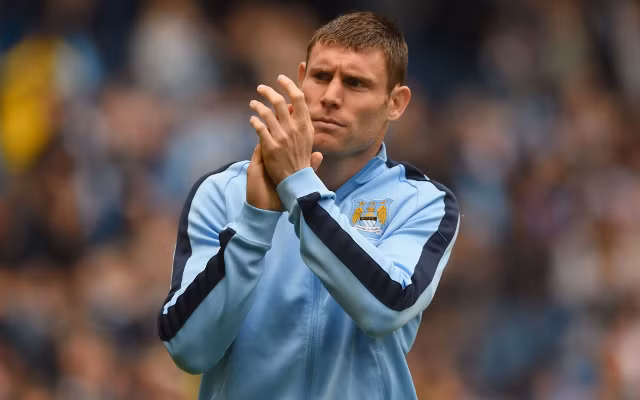 Không tìm được chỗ đứng tại Man City, James Milner đã bị quyến rũ bởi bản hợp đồng mà Liverpool mời chào trong kì chuyển nhượng mùa hè. Với khả năng linh hoạt trong khâu giữ bóng và chuyền bóng chính xác, James Milner được NHM Liverpool kì vọng sẽ thay thế xứng đáng tượng đài Steven Gerrard. Nhưng điều đáng nói hơn đó là Liverpool không phải mất bất kì phí chuyển nhượng nào để đưa James Milner về sân Anfield.