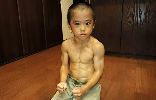 Trên trang cá nhân của mình, năm ngoái, nhân dịp sinh nhật của nam diễn viên võ thuật (27/11), Imai đã đến thăm mộ ông tại nghĩa trang Lake View (Washington, Mỹ) và biểu diễn côn nhị khúc.