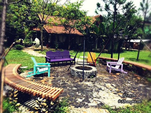 “Tha hon” trong nha vuon tho mong 3000m² nhu resort cua nu bien tap vien