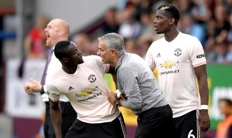 Tờ Mirror loan tin, Bailly sẽ tính đường chuồn khỏi MU khi không được Mourinho trọng dụng. Bên cạnh đó, cả Tottenham lẫn Arsenal đang khá quan tâm đến cầu thủ người Bờ Biển Ngà.