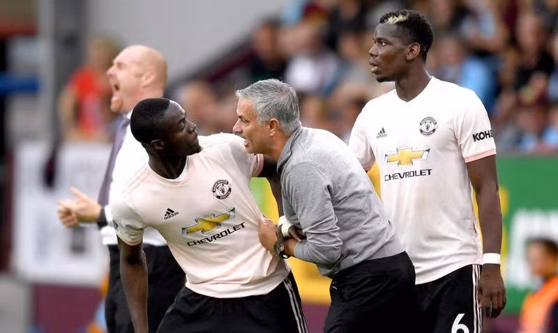 Tờ Mirror loan tin, Bailly sẽ tính đường chuồn khỏi MU khi không được Mourinho trọng dụng. Bên cạnh đó, cả Tottenham lẫn Arsenal đang khá quan tâm đến cầu thủ người Bờ Biển Ngà.