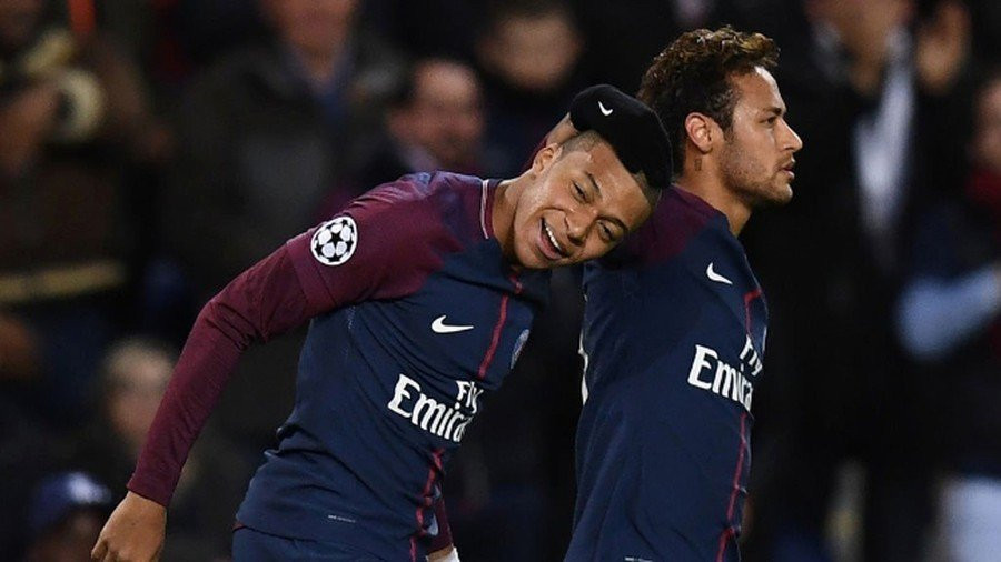 Theo tờ Marca, để tránh bị áp án phạt nặng, giải pháp cho PSG là bán đi một trong hai ngôi sao là Neymar hoặc Mbappe để cân đối thu chi.