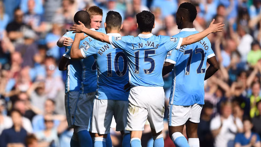 Xếp trên Tottenham là CLB Manchester City, The Citizen đã bán được 43,4 triệu bảng Anh trong mùa giải 2015/2016 ở tất cả các mặt trận như ngoại hạng Anh, FA Cup hay UEFA Champions League.