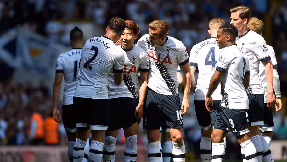 Tottenham đã có một mùa giải thành công với vị trí thứ hai tại giải ngoại hạng Anh 2015/2016. Chính vì thành tích như vậy, CLB thành London đã lọt vào top những CLB của làng bóng đá thế giới có thu nhập khủng từ việc bán vé khán đài. Tổng số tiền mà Gà trống thành London thu được trong mùa giải 2015/2016 từ việc bán vé lên tới 41,2 triệu bảng Anh.