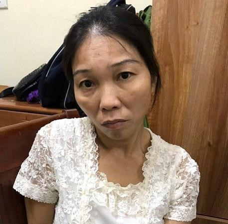 Nu quai vua man han tu bi bat khi moc tui o nha cho xe buyt