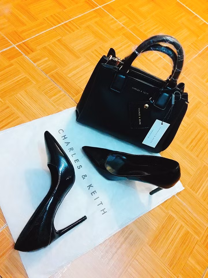 Nếu hiểu người yêu mình đi chân số bao nhiêu hay yêu thích túi loại gì thì các anh có thể nhân cơ hội này mà ghi điểm bằng món quà hàng hiệu cực chất.