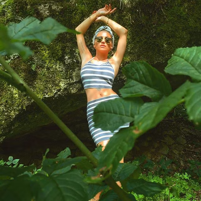 Đây như một cú chốt hạ hết sức đau đớn với Fellaini khi anh đang có những ngày tháng không tươi đẹp ở sân Old Trafford, còn ở ngoài đời thì chịu cảnh bị đàn em đang khoác áo đối thủ nẫng tay trên cô bạn gái nóng bỏng.