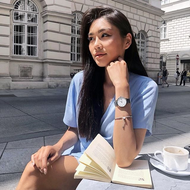 Nếu theo dõi cô nàng trên trang cá nhân có thể thấy Thảo Nhi chuộng những trang phục với gam màu đơn sắc, màu nhẹ nhàng và phom dáng basic.