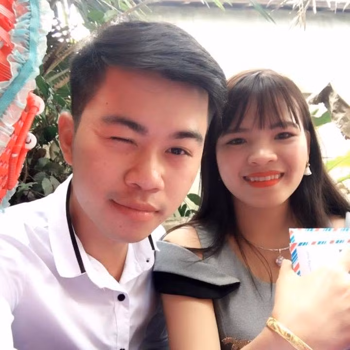 Chứng kiến hành động mang đồ ăn đến cho vợ của Trung Đức bình luận trên fanpage Nghệ An, nickname Hoang Anh Ly chia sẻ: "Quả là người chồng của năm, mình đã lập gia đình nhưng chưa bao giờ được quan tâm như vậy. Bạn gái kia hạnh phúc quá. Ghen tỵ".