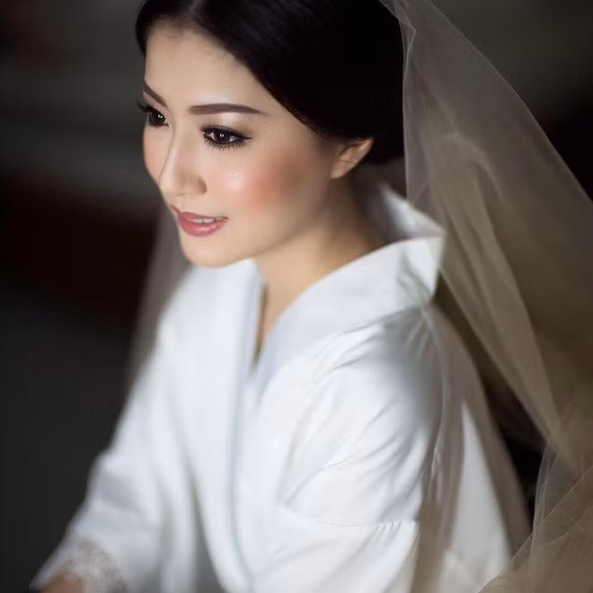 Không chỉ là chủ của 1 thương hiệu thời trang mà trên mạng xã hội tên tuổi của Silvia Siantar còn được biết đến là một trong những blogger - biên tập viên thời trang khá có tiếng của đất nước Indonesia.