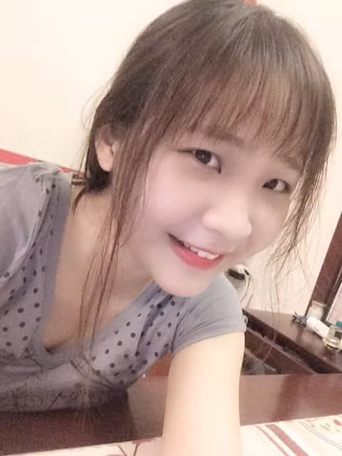 Nhật Anh cũng cho biết thêm rằng, sau ít năm ra trường, đến lúc họp lớp cấp 2, không ai còn nhận ra cô vì sự thay đổi quá lớn về hình thể của mình và phải mang ảnh cũ ra để làm bằng chứng. Từ một cô bé ngày nào đen nhẻm, không bao giờ tươi tắn hay dám cười, giờ Nhật Anh đã thay đổi "da thịt" để trở thành hiện tượng "dậy thì thành công" được nhiều người biết tới.