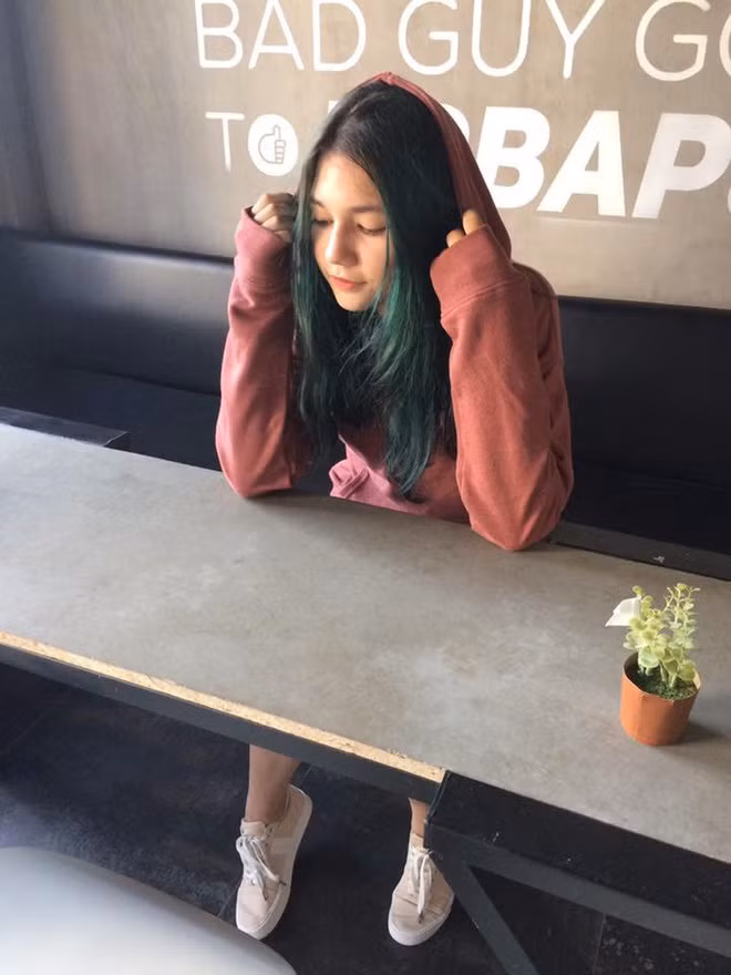 Nữ sinh mang trong mình 2 dòng máu Việt - Nga, sang Việt Nam từ 5 tuổi, sống cùng bố mẹ tại đây.