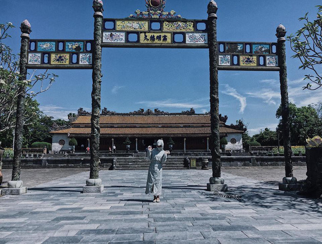 Mới đây trên fanpage thu hút được nhiều bạn trẻ theo dõi, các dân mạng đã tổng hợp lại những bức ảnh đi du lịch với thời trang Ninja và chụp ảnh check-in tại những địa điểm nổi tiếng.