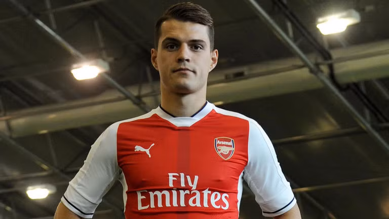 Ngay từ khi cập bến Arsenal, Granit Xhaka luôn góp mặt trong đội hình mỹ nam của giải Ngoại hạng Anh.