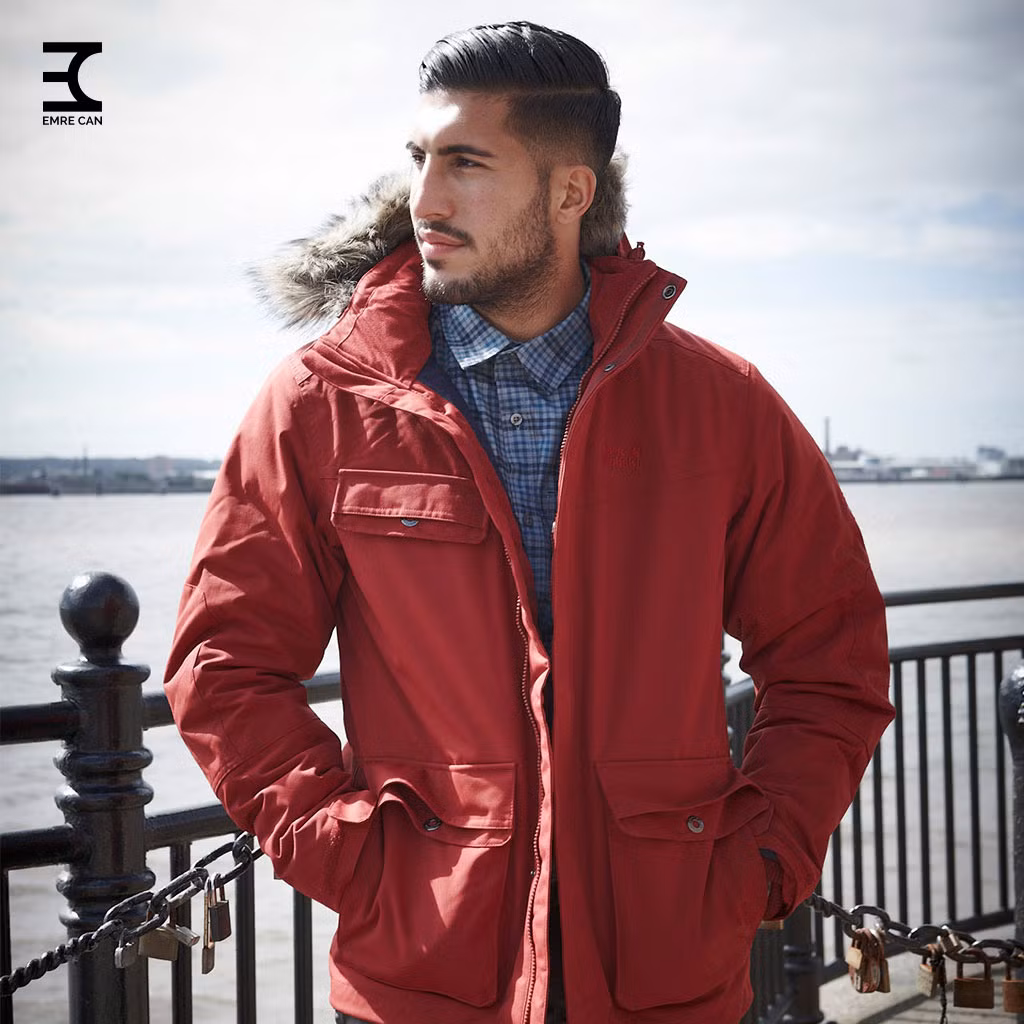 Nếu không phải là fan của bóng đá, nhiều người sẽ tưởng nhầm Emre Can là một người mẫu thời trang bởi vẻ ngoài cực lịch lãm của tiền vệ đang thi đấu cho CLB Liverpool.