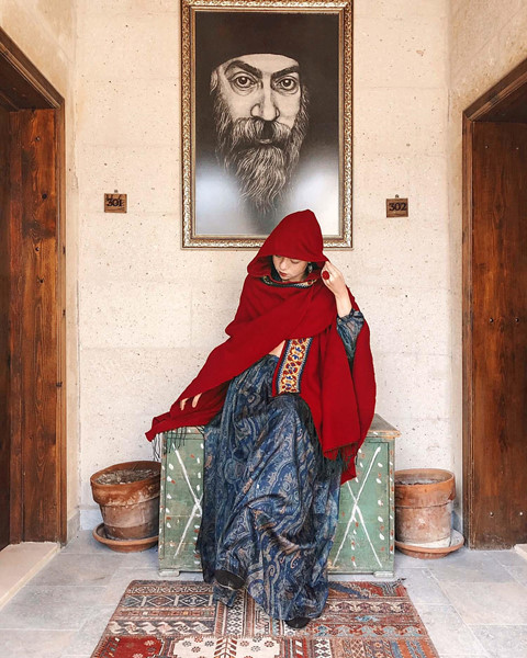 Ngoài tầng thượng đẹp, phòng nghỉ xinh, bạn còn có thể check-in ở rất nhiều góc sống ảo nho nhỏ, dễ thương trông chẳng khác gì bước ra từ khu vườn cổ tích trong một câu chuyện thần thoại.