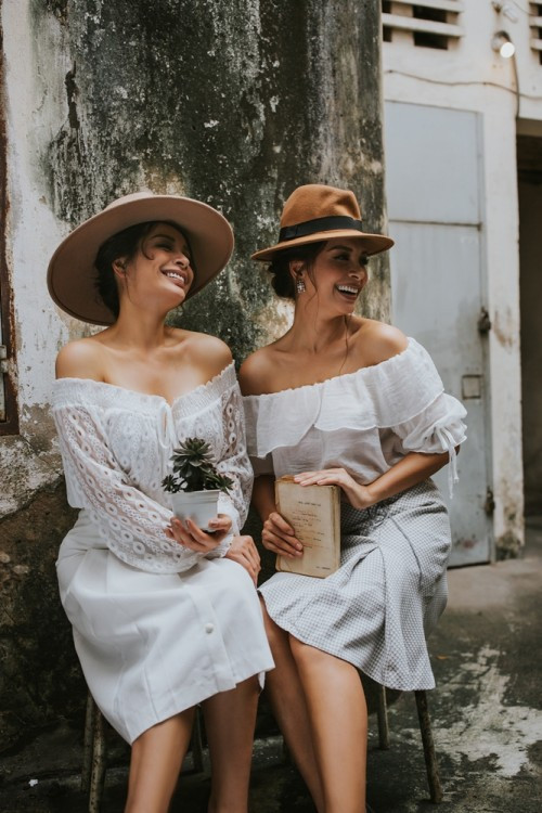 Dù đã bước sang lứa tuổi U40, nhưng cả hai đều giữ được vẻ duyên dáng, thanh lịch đáng ngạc nhiên.